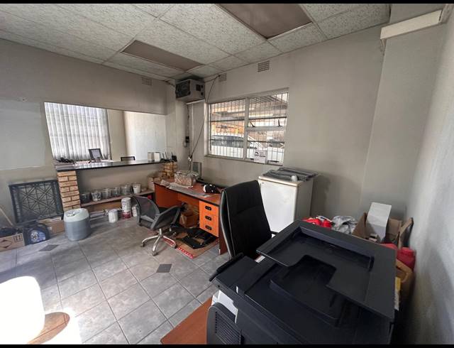 2,230M² INDUSTRIAL YARD FOR SALE IN KEMPTON PARK CENTRAL